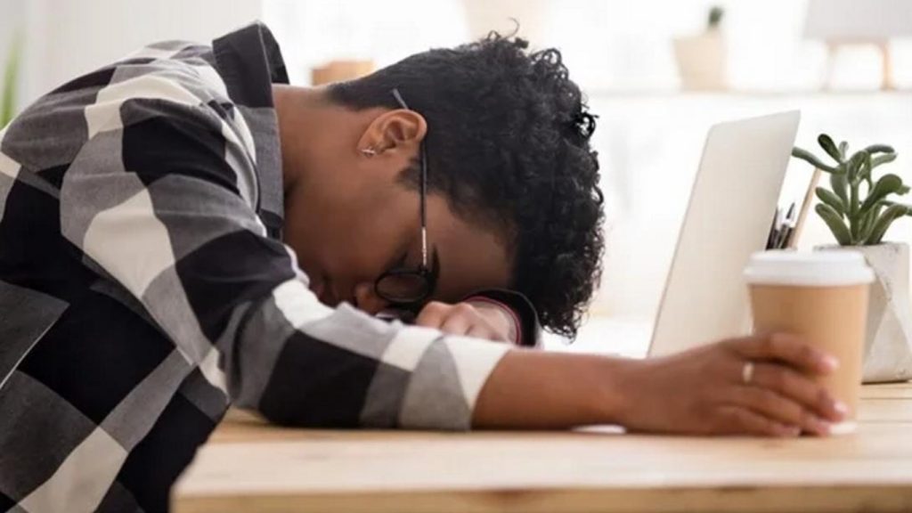 Manfaat Angkung Niu Huang Wan untuk Risiko Stroke karena Stres, Kurang Tidur, dan Tekanan Kerja Tinggi