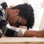 Manfaat Angkung Niu Huang Wan untuk Risiko Stroke karena Stres, Kurang Tidur, dan Tekanan Kerja Tinggi